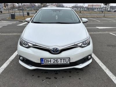 Second-hand Toyota Auris Hybrid Luna 136 CP (100 kW) 2017 Culoarealb Hatchback