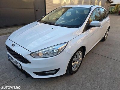 Second-hand Ford Focus Cool & Connect 125 CP (91 kW) 2017 Culoarealb Hatchback