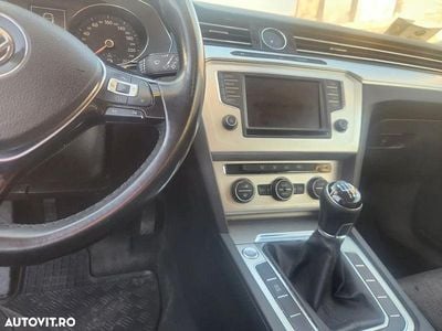 Culoareargint Utilizat 2015 VW Passat Comfortline Break | 9.650 EUR (Preț bun)