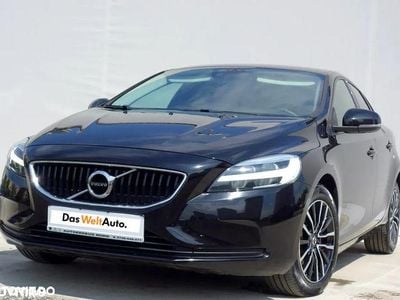 Second-hand Volvo V40 Basis 120 CP (88 kW) 2018 Negru  metalic  perleffect Break