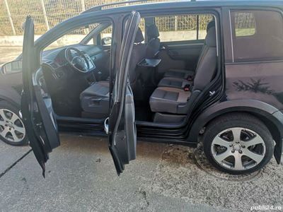 second-hand VW Touran Cross 7 locuri