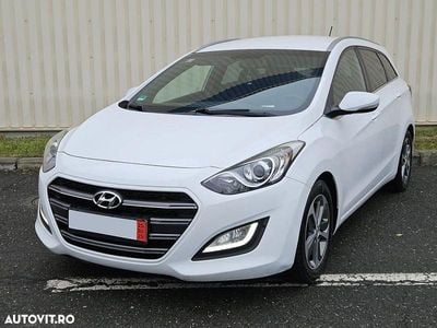 Second-hand Hyundai i30 Premium 110 CP (80 kW) 2017 Culoarealb Break