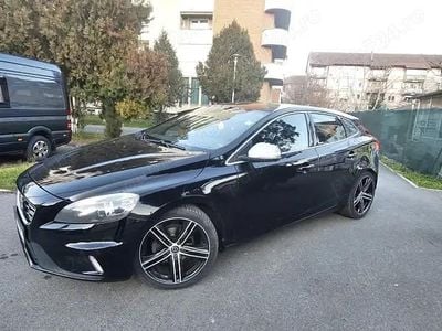 Negru Second-hand 2015 Volvo V40 R-Design Hatchback | 9.500 EUR (Puțin scump)