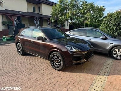 Culoaremaro Second-hand 2023 Porsche Cayenne SUV | 82.800 EUR