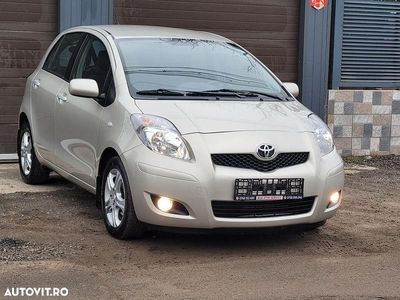 Second-hand Toyota Yaris Multidrive S 99 CP (72 kW) 2011 Culoarebej Hatchback
