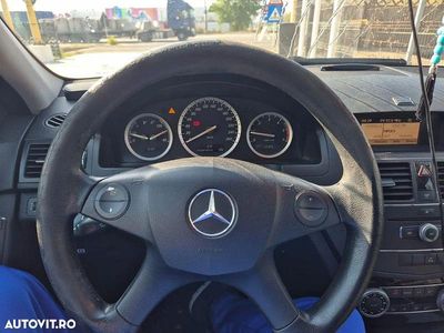 Culoarenegru Utilizat 2008 Mercedes C220 Classic Hatchback | 2.800 EUR