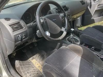 Utilizat 2003 Ford Mondeo Berlinǎ | 3.750 EUR