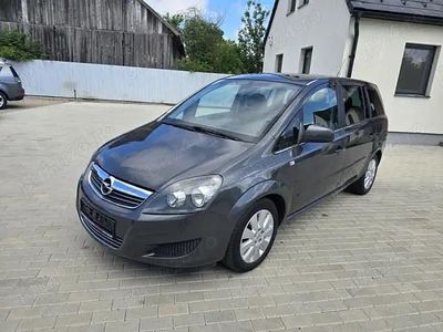 Gri Utilizat 2011 Opel Zafira Family Monovolum | 3.990 EUR (Scump)