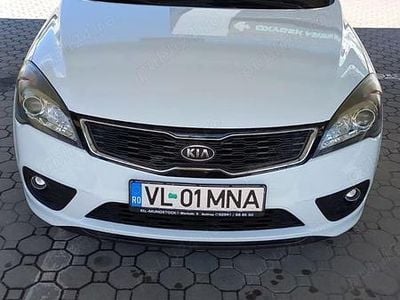 Second-hand Kia Ceed 90 CP (66 kW) 2013 Alb Hatchback