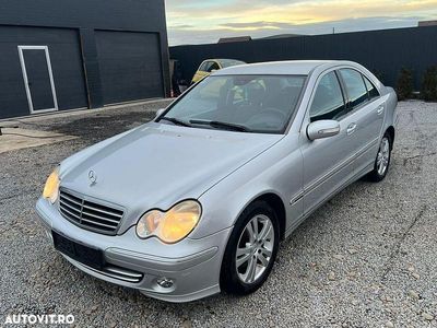 Second-hand Mercedes C220 Avantgarde 150 CP (110 kW) 2005 Culoaregri Berlinǎ