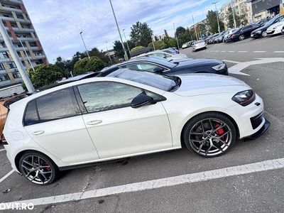 Second-hand VW Golf VII GTI 230 CP (169 kW) 2015 Culoarealb Hatchback