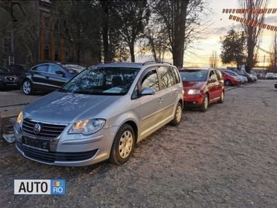 Second-hand VW Touran 105 CP (77 kW) 2008 Argintiu Monovolum