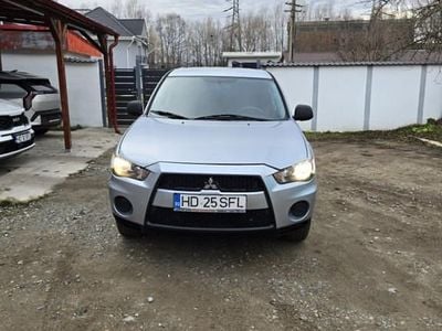Gri Utilizat 2011 Mitsubishi Outlander SUV | 3.990 EUR (Preț bun)