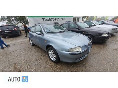 Albastru Utilizat 2004 Alfa Romeo 147 Hatchback | 1.499 EUR