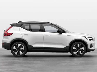 ["crystal white"] Utilizat 2023 Volvo XC40 Plus SUV | 54.111 EUR