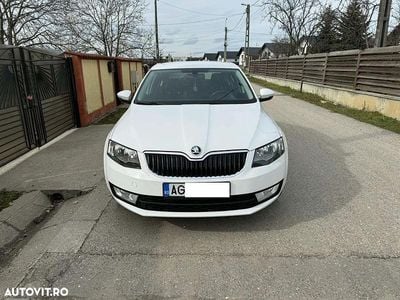 Second-hand Skoda Octavia Style 140 CP (102 kW) 2014 Culoarealb Hatchback