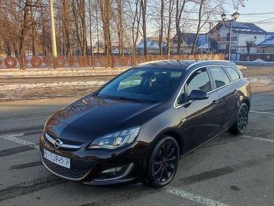 Culoarealte culori Utilizat 2014 Opel Astra Selection Break | 4.599 EUR (Preț bun)