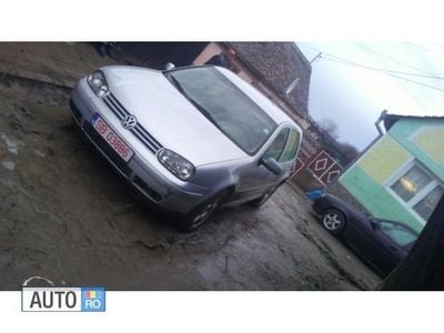 Second-hand VW Golf IV 110 CP (80 kW) 2000 Argintiu