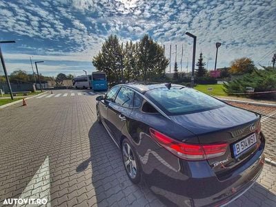 Second-hand Kia Optima GT-Line 141 CP (103 kW) 2018 Culoarenegru Hatchback