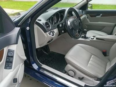 Second-hand Mercedes 220 170 CP (125 kW) 2013 Berlinǎ