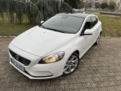 Alb Utilizat 2012 Volvo V40 Momentum Hatchback | 8.490 EUR (Puțin scump)