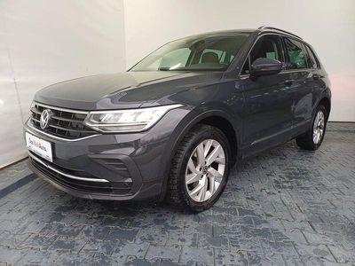 Gri mediu normal Utilizat 2023 VW Tiguan Life SUV | 26.450 EUR (Preț bun)