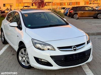 Second-hand Opel Astra Active 110 CP (80 kW) 2015 Culoarealb Hatchback