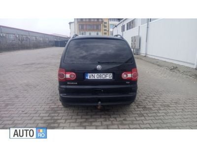 Second-hand VW Sharan 115 CP (84 kW) 2008 Negru Monovolum