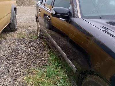 Utilizat 2000 Mercedes E270 Berlinǎ | 1.500 EUR