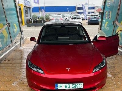Second-hand Tesla Model 3 366 kW (498 CP) 2024 Culoarerosu Berlinǎ