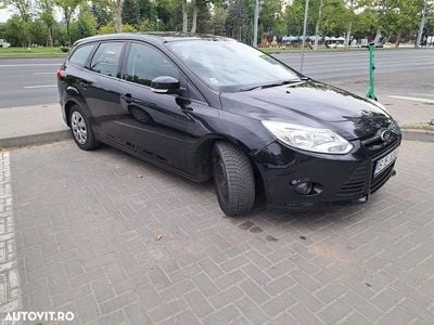 Second-hand Ford Focus Trend 95 CP (69 kW) 2012 Negru Break