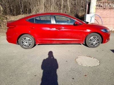 Second-hand Hyundai Elantra Comfort 128 CP (94 kW) 2017 Rosu Hatchback