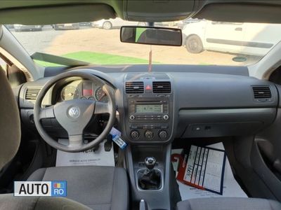 Second-hand VW Jetta 105 CP (77 kW) 2006 Albastru Berlinǎ