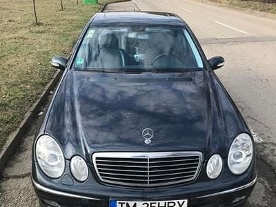 Second-hand Mercedes E240 Avantgarde 177 CP (130 kW) 2003 Negru Berlinǎ