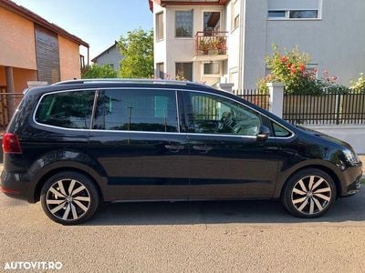 Culoarenegru Utilizat 2015 VW Sharan Highline Monovolum | 17.900 EUR (Puțin scump)