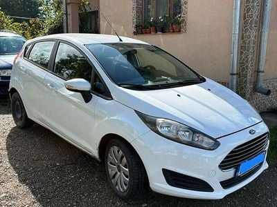 Second-hand Ford Fiesta SYNC Edition 75 CP (55 kW) 2015 Culoarealb