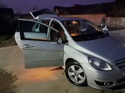Mercedes B200