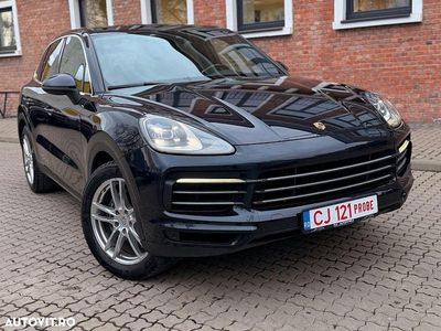 Culoarenegru Second-hand 2018 Porsche Cayenne SUV | 32.900 EUR