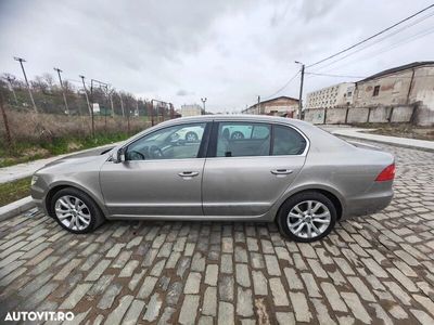 second-hand Skoda Superb Combi 2.0 TDI Elegance DSG