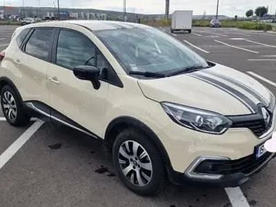 Second-hand Renault Captur Zen 120 CP (88 kW) 2017 Maro SUV