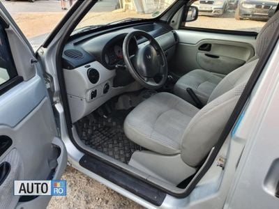 Second-hand Renault Kangoo 75 CP (55 kW) 2005 Argintiu Monovolum
