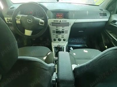 Negru Utilizat 2008 Opel Astra Break | 8.000 EUR