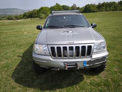 second-hand Jeep Grand Cherokee off road