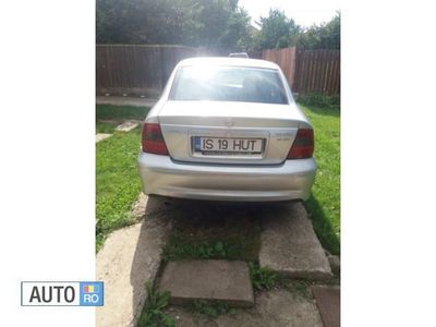 Second-hand Opel Vectra 115 CP (84 kW) 2000 Gri Berlinǎ
