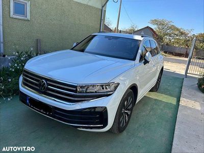 Culoarealb Utilizat 2024 VW Touareg Elegance SUV | 63.000 EUR (Scump)