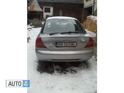 Second-hand Ford Mondeo 85 CP (62 kW) 1998 Argintiu Berlinǎ