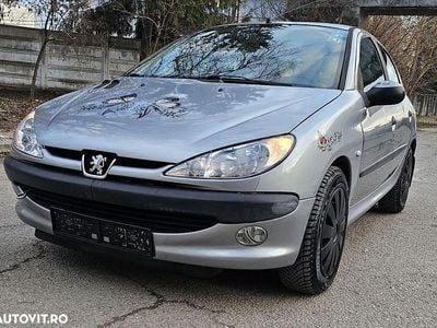 Second-hand Peugeot 206 109 CP (80 kW) 2002 Culoareargint Hatchback