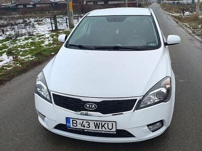Second-hand Kia Ceed Best 115 CP (84 kW) 2012 Culoarealb Hatchback