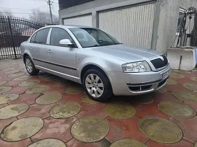 Argintiu Second-hand 2008 Skoda Superb Elegance Berlinǎ | 2.000 EUR (Super Preț)