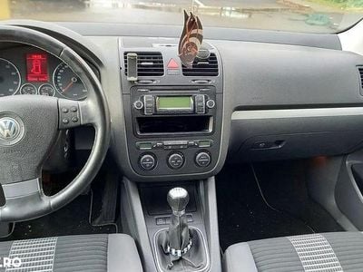 Second-hand VW Golf VI Trendline 102 CP (75 kW) 2008 Culoarenegru Hatchback